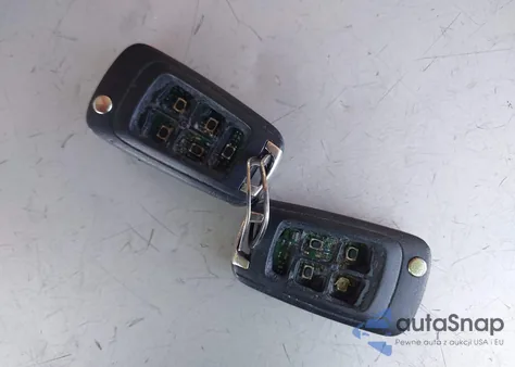 2013 Chevrolet Volt z USA, uszkodzony, nr VIN 1G1RE6E47DU125883